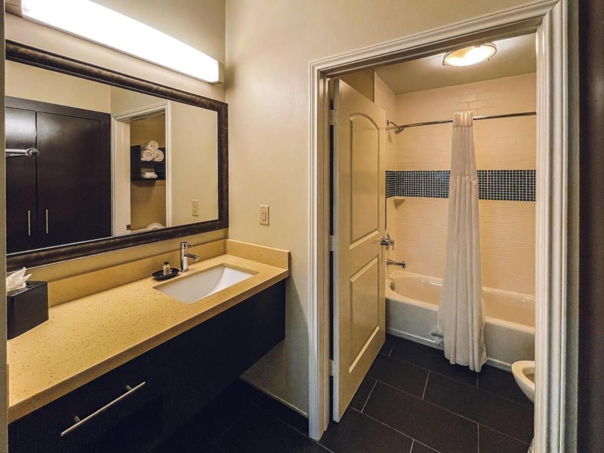 Free Parking Free Wifi With Kitchen Washer Dryer Relux Studio Group 2 Apartment Хюстън Екстериор снимка